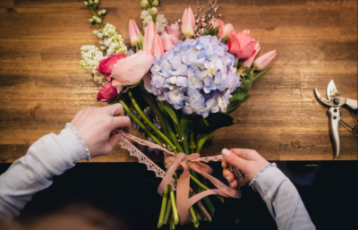 Bunter Job mit grünem Daumen Bunter Job mit grünem Daumen